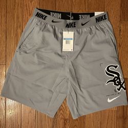 Chicago White Sox Nike Grey Shorts Size Medium NEW