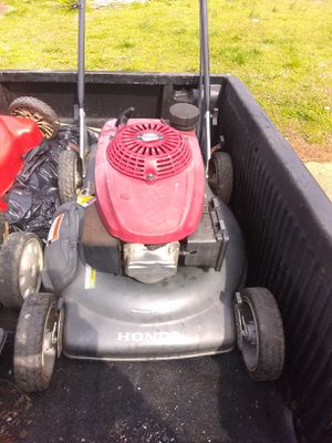 Photo I have My Personal GCV Honda Easy to start Still Run and Cutt good Mower.Moving must Go,$65.00 today come pick it up today