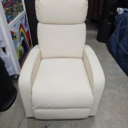 Reclainer Chair 