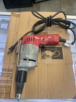Milwaukee Corded Power Screwdriver
