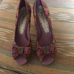 BCBG Butterfly  Full Leather Stilettos 👠 Brand New Never Wore Size 38/8