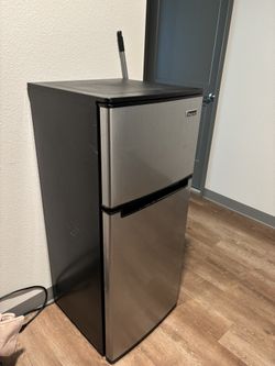 Magic Chef Mini Fridge