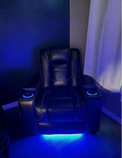 BRAND NEW THEATRE CHAIR