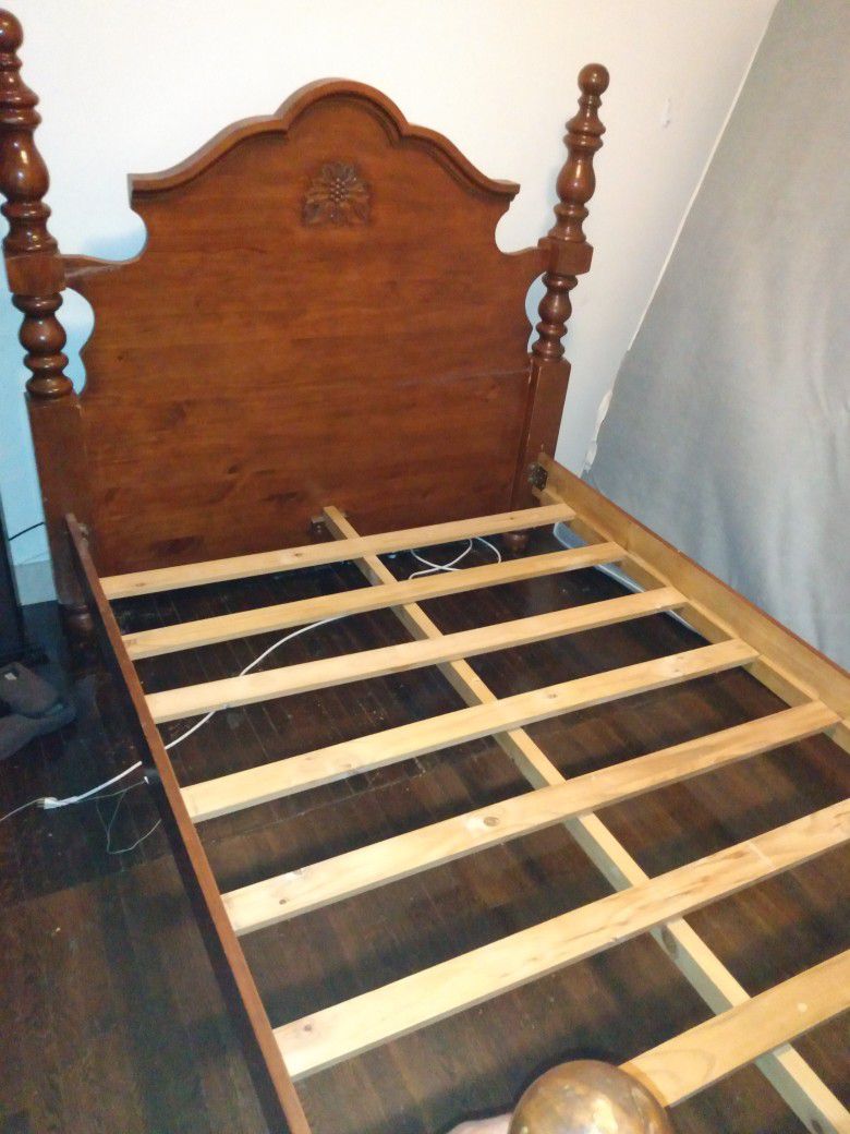 Queen Size Bed Frame And Dresser 
