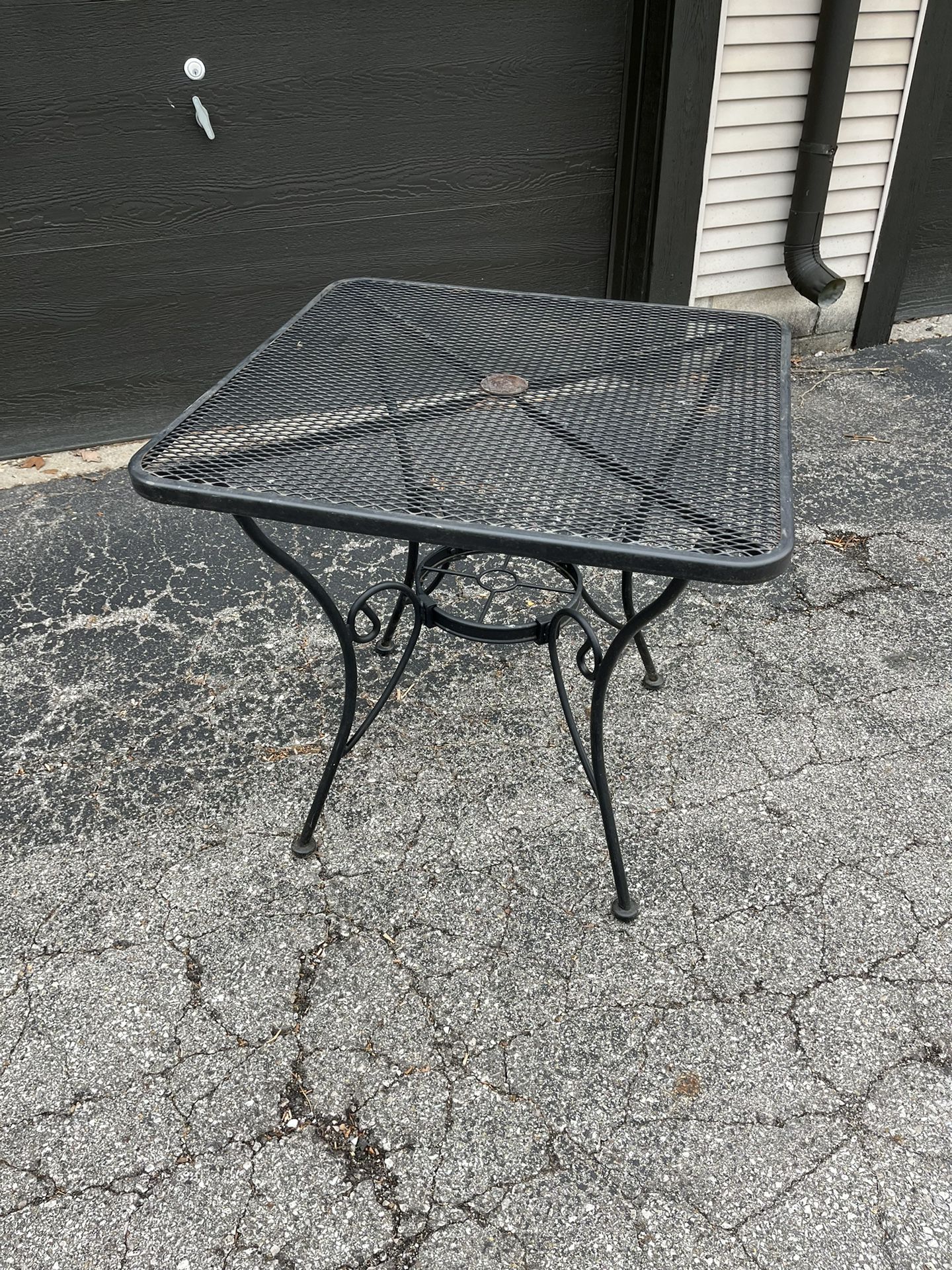 30” X 30” Outdoor Patio Table. 