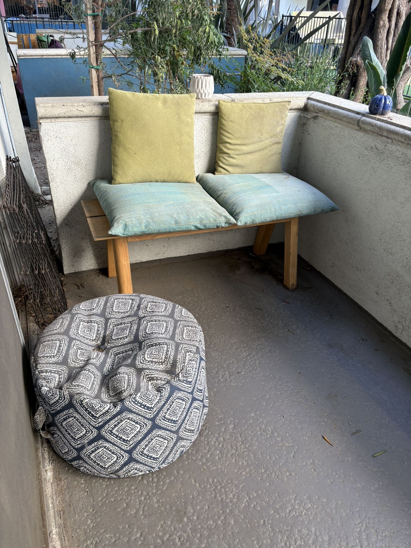 Free outdoor bench W Cushion 90034 