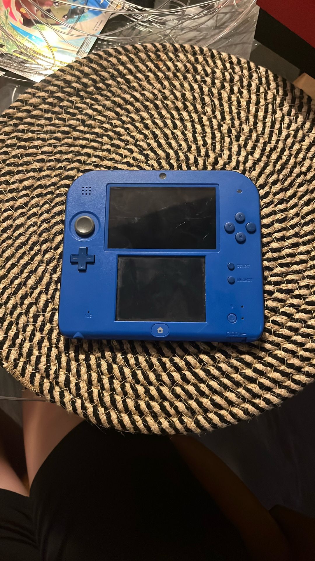 Nintendo 2ds With Donkey Kong Country 3d
