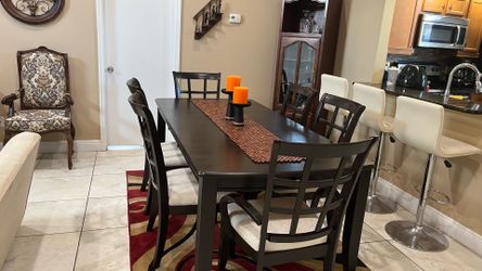 Comedor de 6 puestos con vitrina