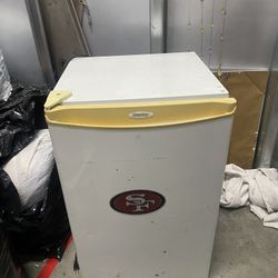 Mini Fridge 