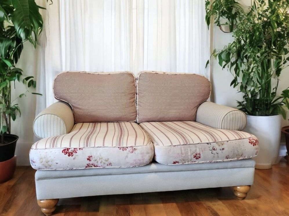 Adorable Vintage Loveseat Boho Chic Shabby 💕