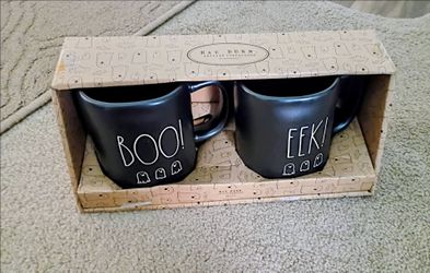 1Rae Dunn Halloween Mug Set BOO! EEK!