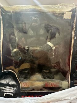 McFarlane Toys King Kong Deluxe Box Set 9-inch Action Figure, 2000 Movie Maniacs