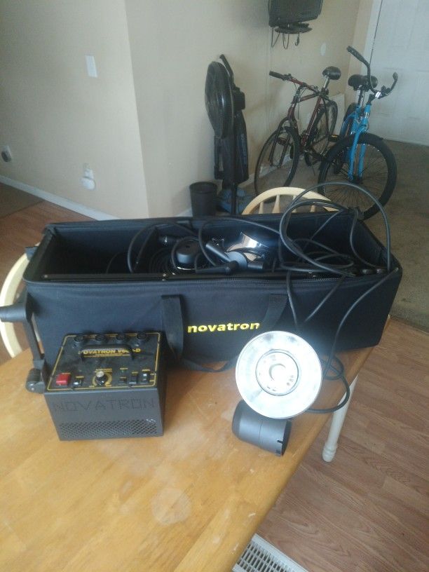 Location/Studio Lights Novatron V600-D