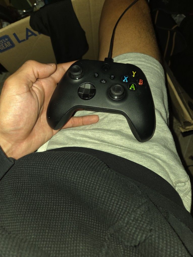 Xbox Controller Series X Regualr With 2 Batteries And Charging Station