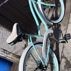 Beautiful Huffy Teal Color  Summerland Beach Cruiser 24” Tire Size 