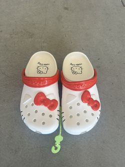 * BRAND NEW* Hello Kitty Crocs *SIZE 5*