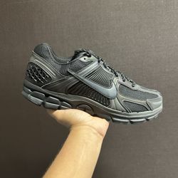 Nike Zoom Vomero 5 SE “ Reflective”  ( Men’s)