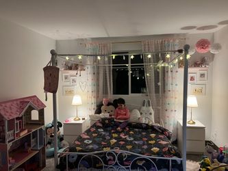 Canopy bed