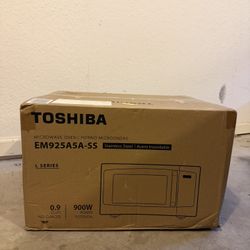 Brand New Toshiba Microwave (0.9 Cu Ft, 900W)