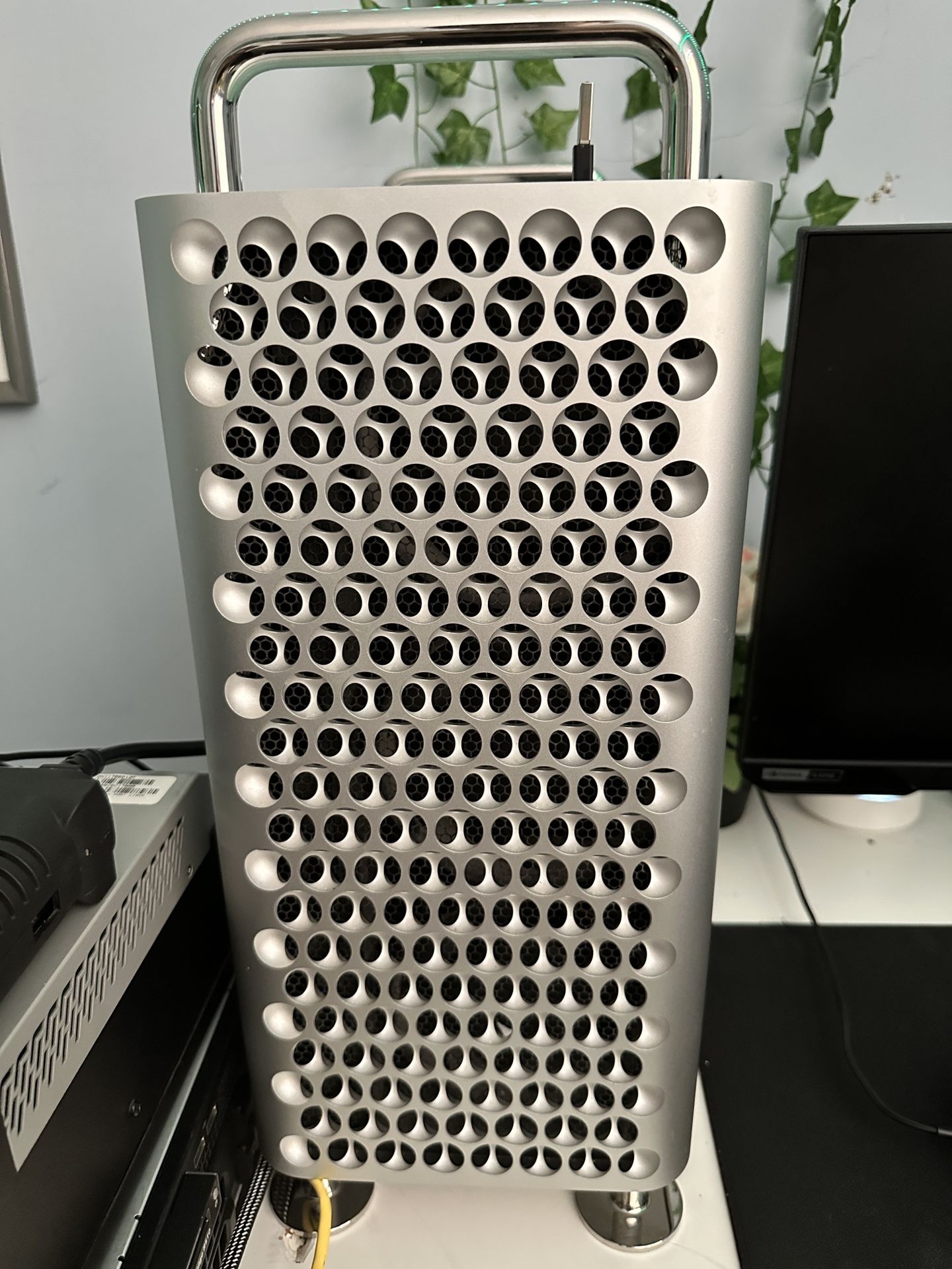 Upgraded Mac Pro 2019 7,1 16-Core CPU 48GB RAM Radeon VII 16GB VRAM