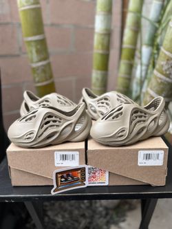 Adidas Yeezy Foam RNNR Stone Taupe KIDS Size 9K