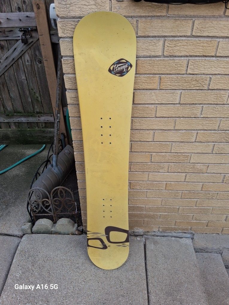BRAND X SNOWBOARD