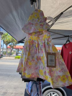Todler dress with hat . Vestido de ninas