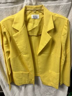 Sports coat. Yellow is the color of confidence. Get the job you apply for…