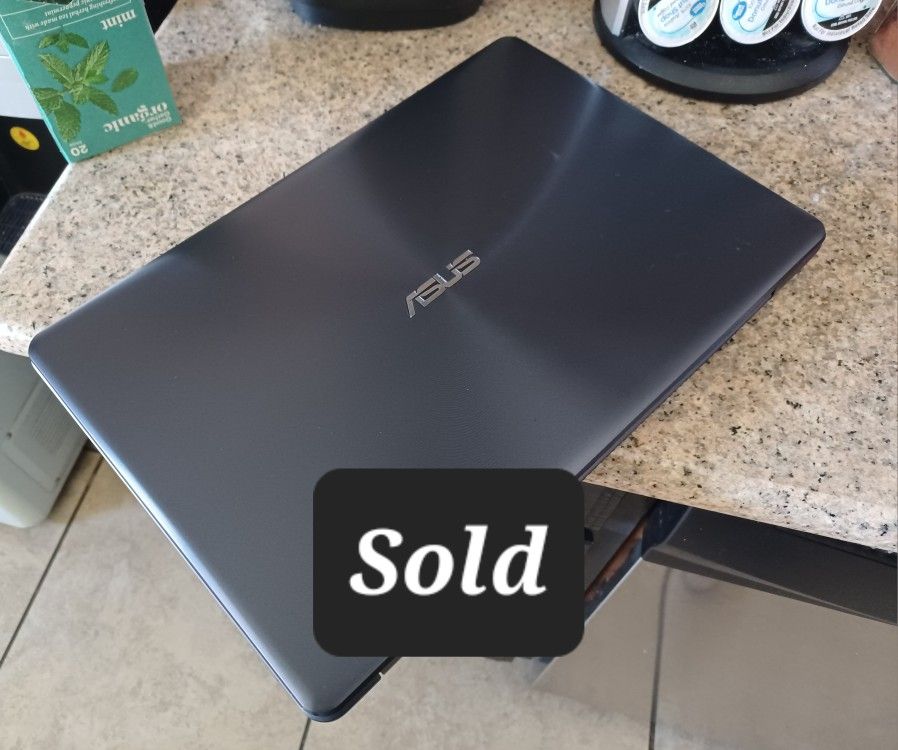 Loaded Laptop w/ Radeon R5 Graphics **Windows 11