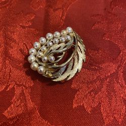 1960’s Faux Pearl And Rhinestone Brooch