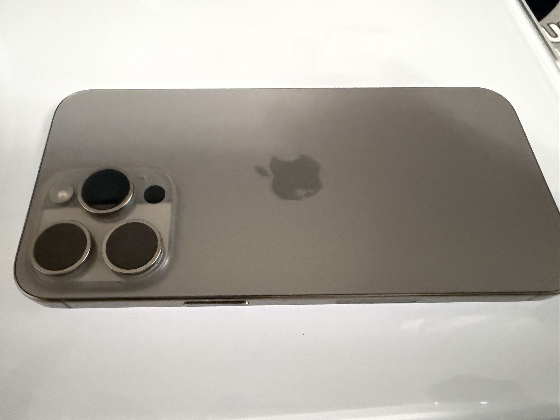 iPhone 15 Pro Max Unlocked  - Box 