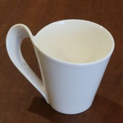 Villeroy & Boch White New Wave Coffee Tea Mug Cup Porcelain Germany 
1748. New, never been used.
Height of the mug 3-3.5". Weight 6oz plus shipping ma