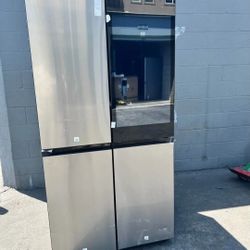 NEW !! SAMSUNG FAMILY HUB + BEVERAGE CENTER STAINLESS STEEL 4 DOOR REFRIGERATOR / dents