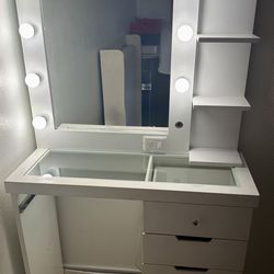 Makeup vanity miorror/desk