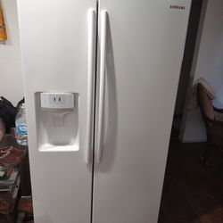 Samsung double door Side by Side Refrigerator