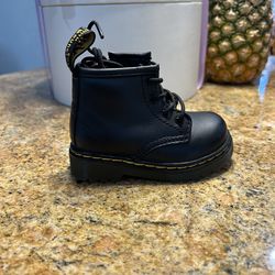 Dr martens boots brand new bk/brown no box size 4,5,8 infant