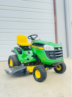 John Deere D140 725cc / 22HP / 48” Lawn Tractor