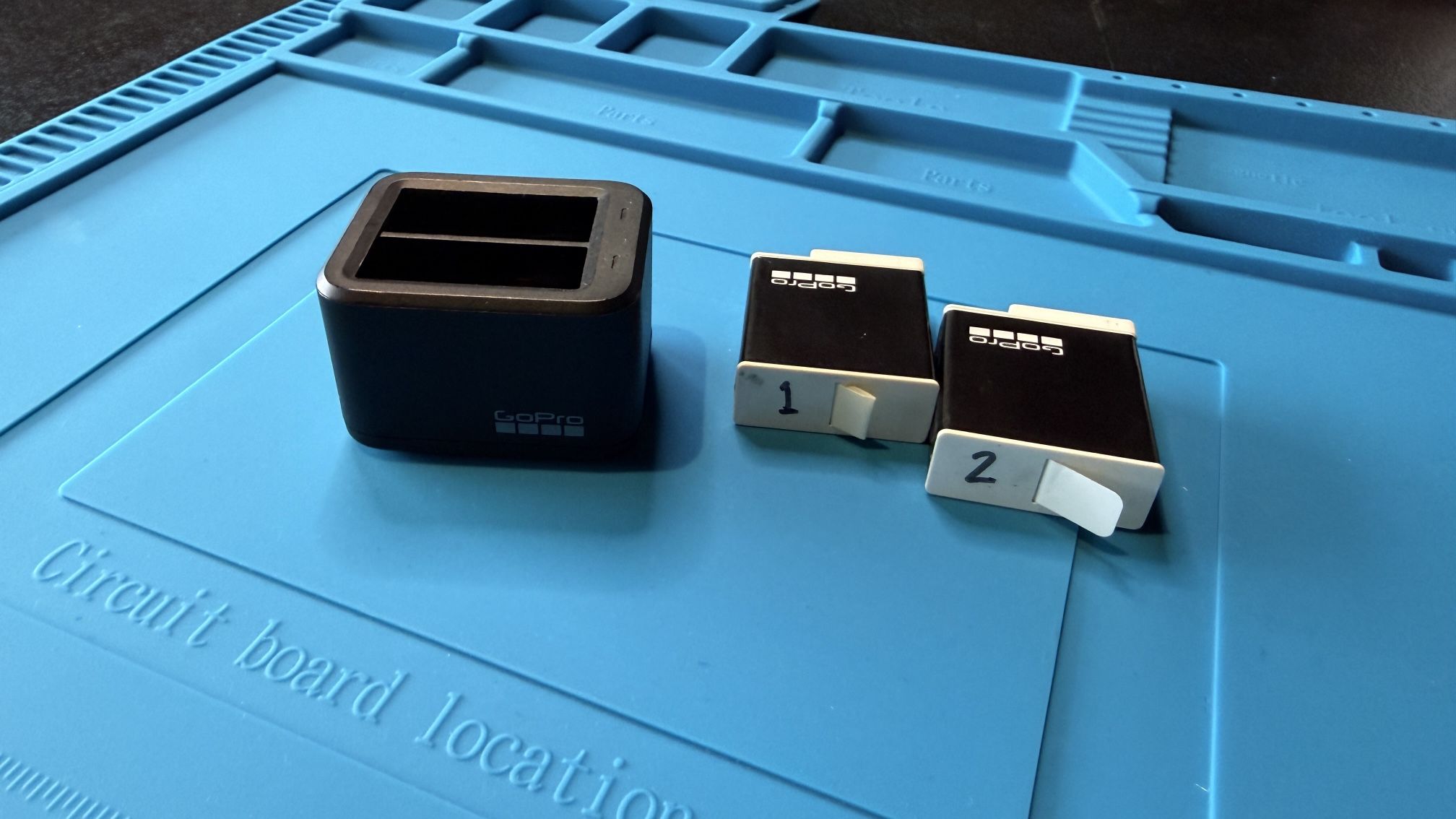 Used- Gopro hero10/9 Dual battery charger 2 Batteries