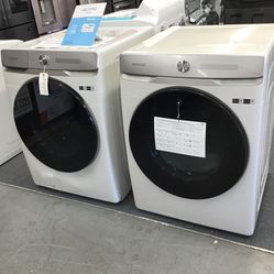New Scratch And Dent Samsung Front Load Washer And Dryer Set. 1 year Warranty 