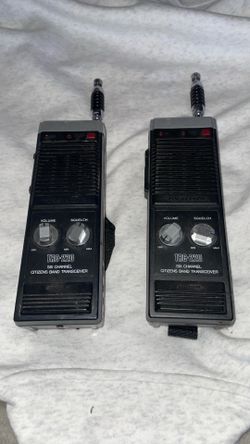 Realistic TRC-220 is a vintage, 6-channel handheld Citizens Band (CB) transceiver