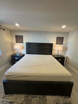 Full Bedroom Set – King Bed + Dresser + 2 Nightstands (Lamps Included)