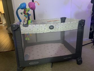 Baby crib Graco
