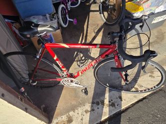 Trek 2200 Alpha SL Road Bike – Shimano 105 – Upgraded Components