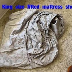 King  size  fitted  matress  sheet  -  $10