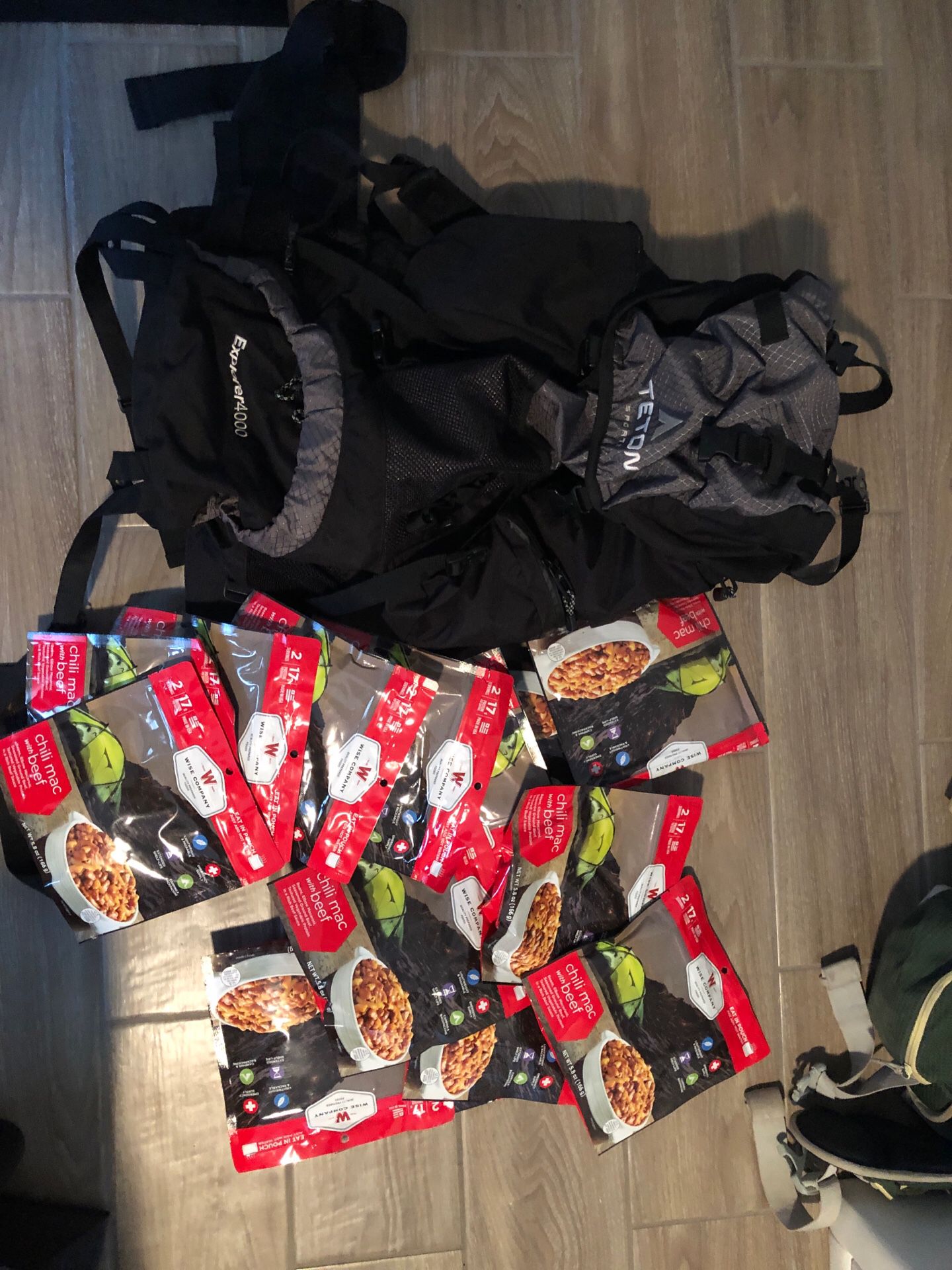 Teton Explorer 4000 hiking backpack 65 Liters plus 10+packs of freeze dried food