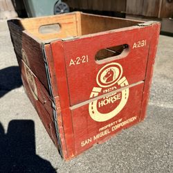 Antique vintage Red Horse beer crate.  🇵🇭