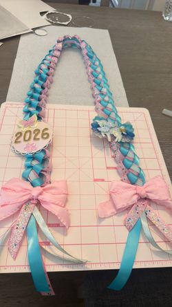 Graduation leis girl
