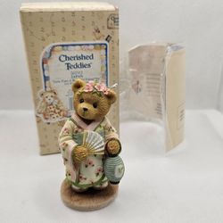 New Cherished Teddies Machiko JAPAN girl fan box dress beautiful Japanese 

MINT CONDITION,  STORED IN THE BOX, COMES WITH ORIGINAL PACKAGING

Japan
M