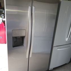 Whirlpool Refrigerator Side By Side Stainless Steel Everything Works Good 👍