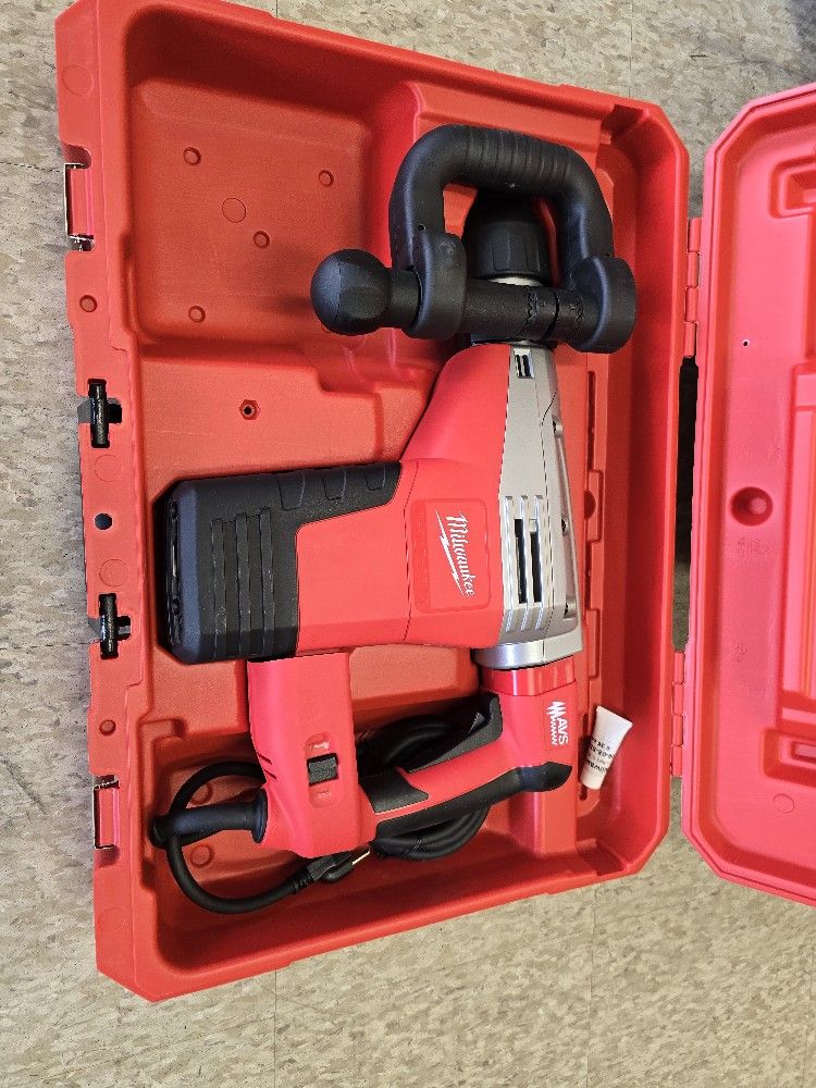 Milwaukee
SDS-MAX Demolition Hammer